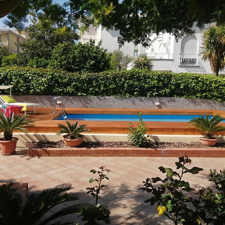 Summer Colors Rooms & Apartments เมตา ภายนอก รูปภาพ