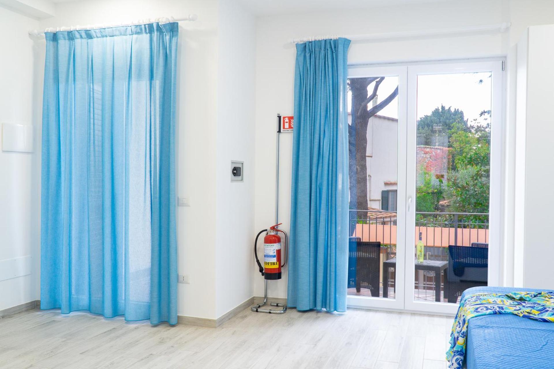 Summer Colors Rooms & Apartments เมตา ภายนอก รูปภาพ