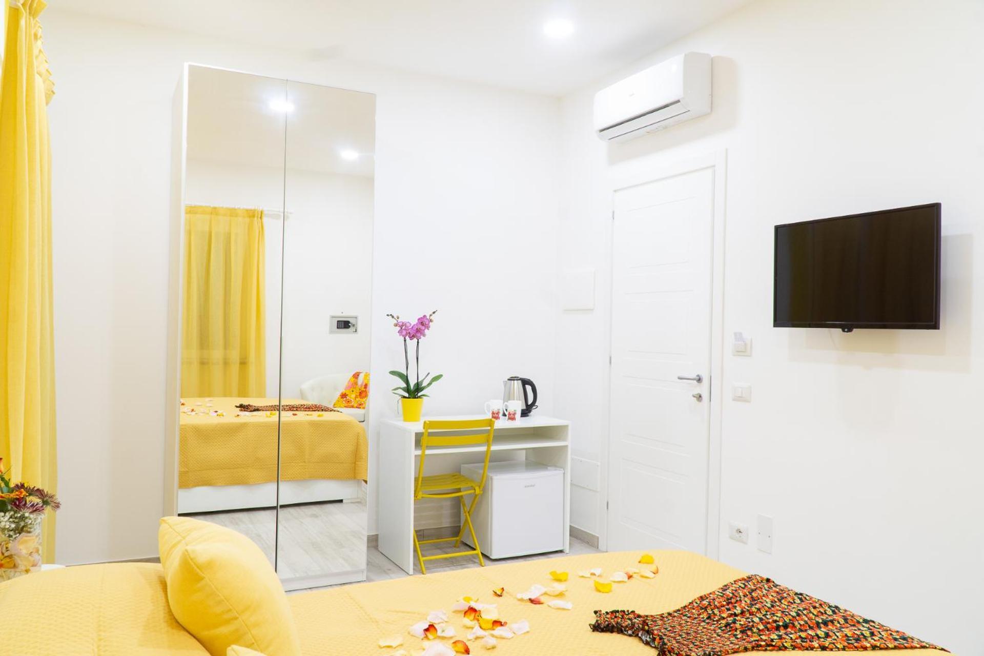 Summer Colors Rooms & Apartments เมตา ภายนอก รูปภาพ
